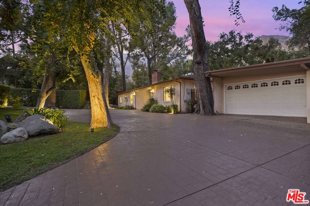 Altadena photo 29