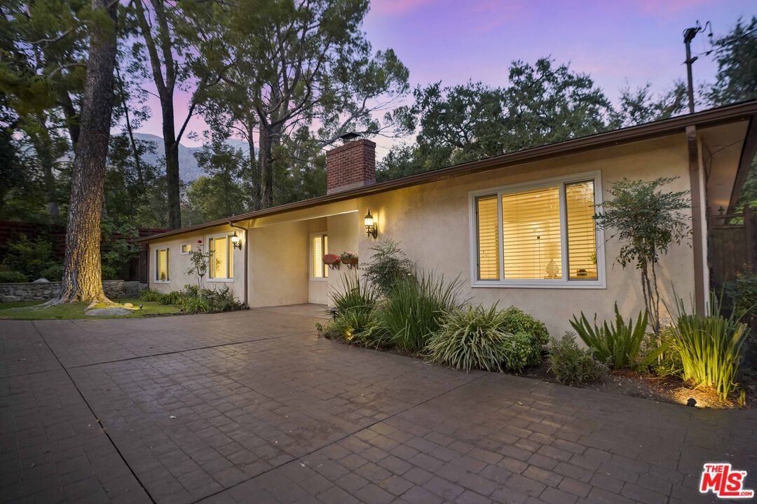 Altadena photo 3