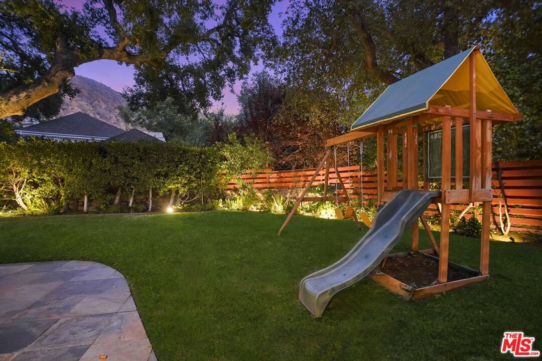 Altadena photo 30