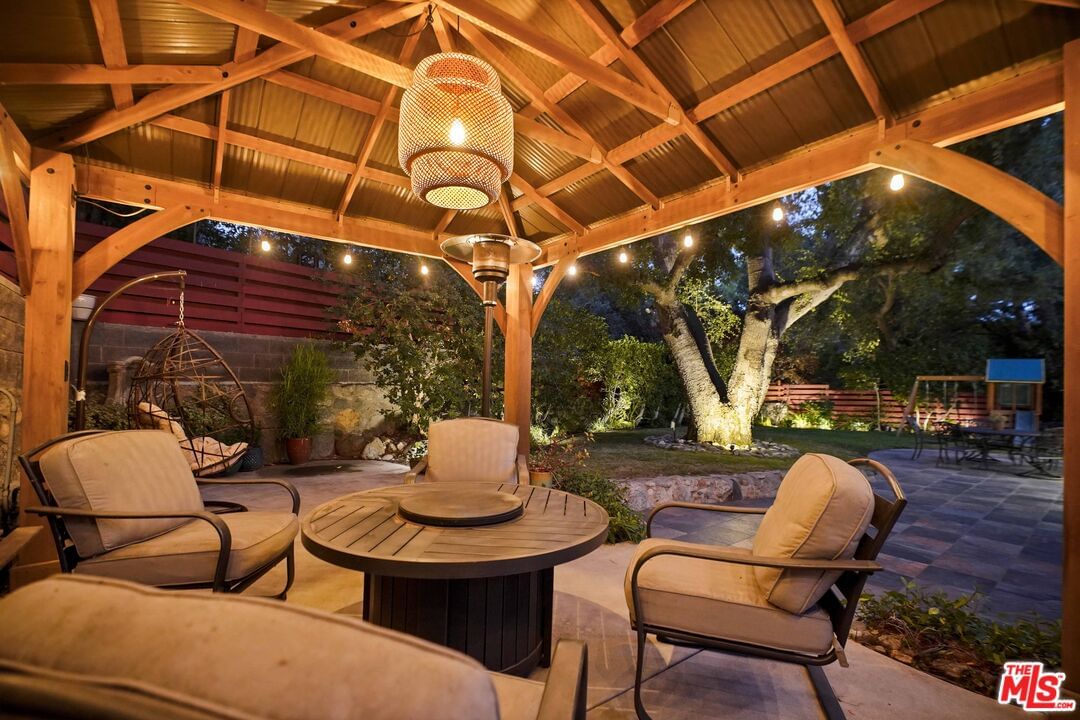 Altadena photo 31
