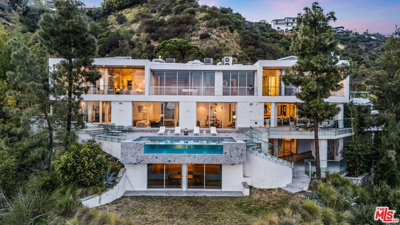 8854 Thrasher Ave