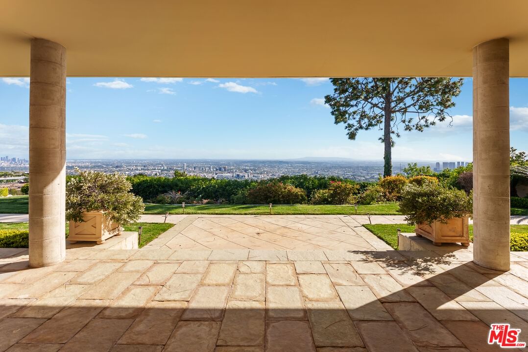 Trousdale photo 9