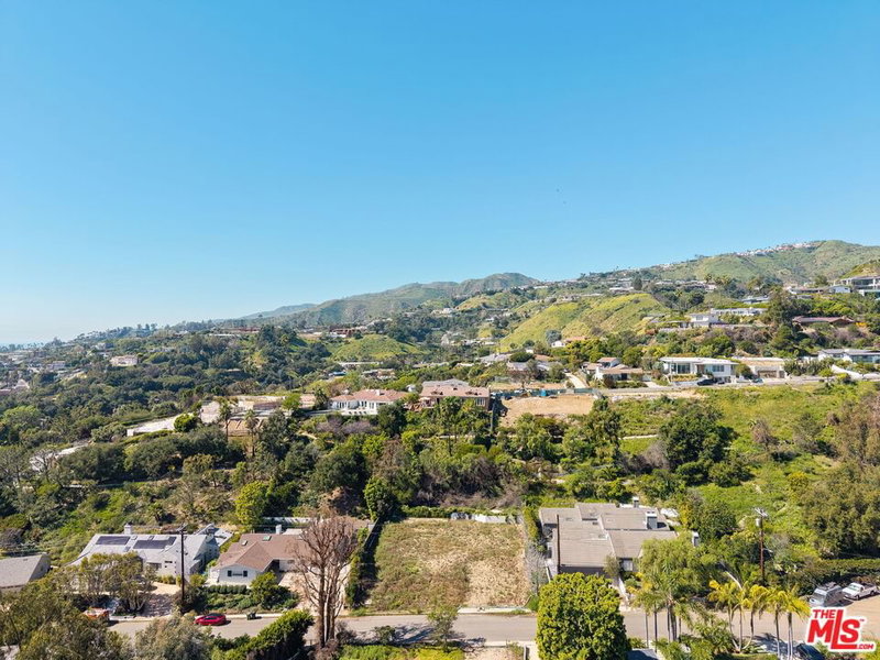 1109 Maroney Ln