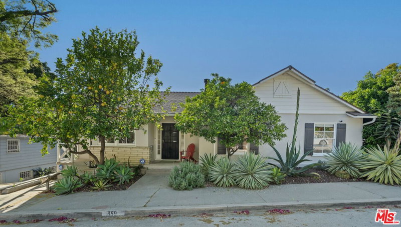 859 Cresthaven Dr