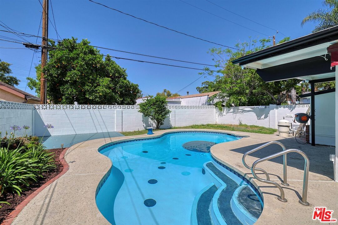 Fairview photo 28