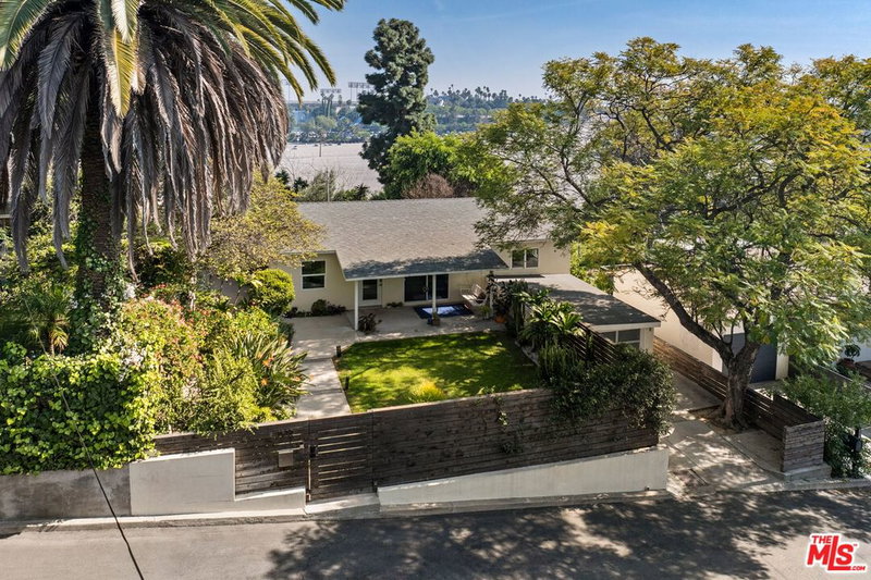 1512 Boylston St