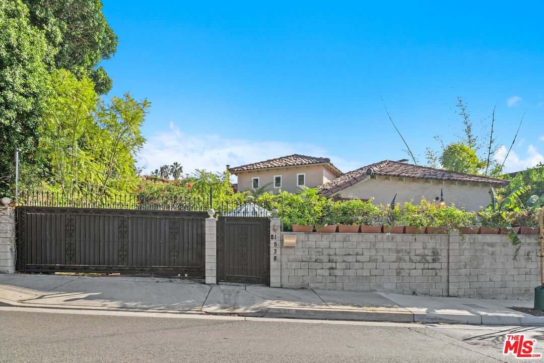 Crescent Heights photo 1
