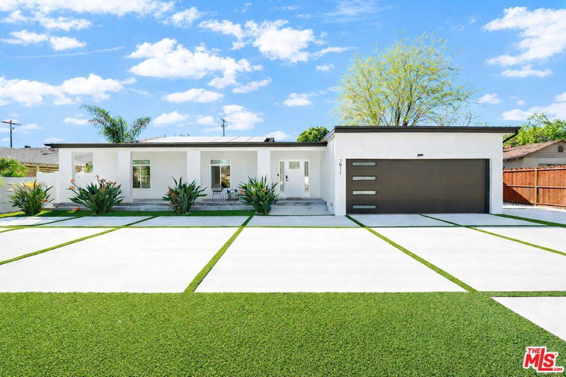 7911 Paso Robles Ave