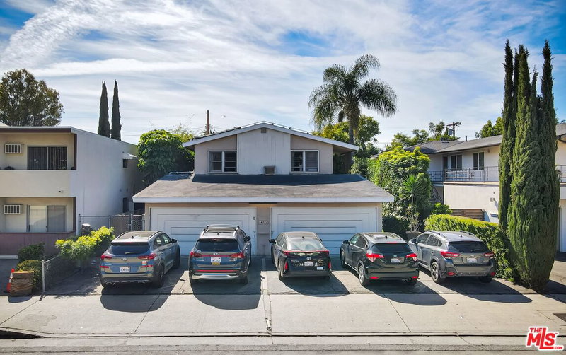 14722 Magnolia Blvd