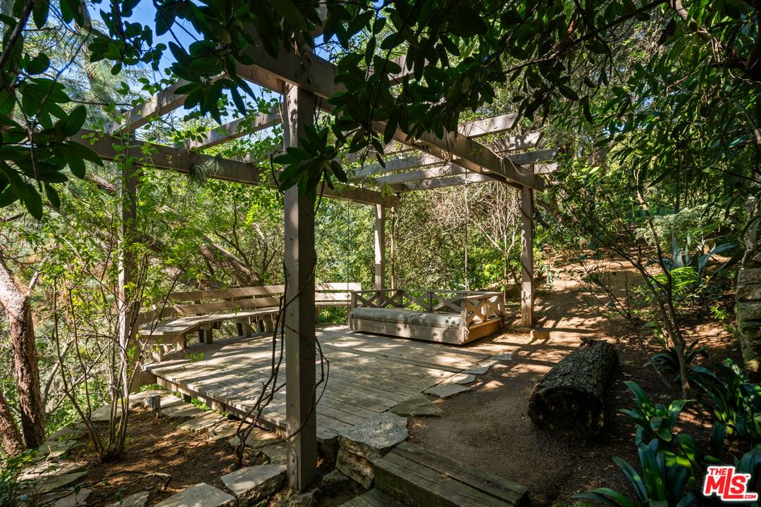 Brentridge photo 34
