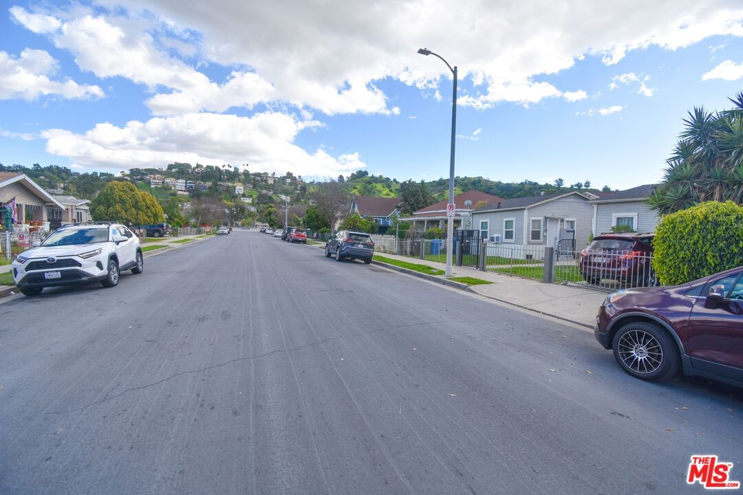 Avenue 40 photo 8