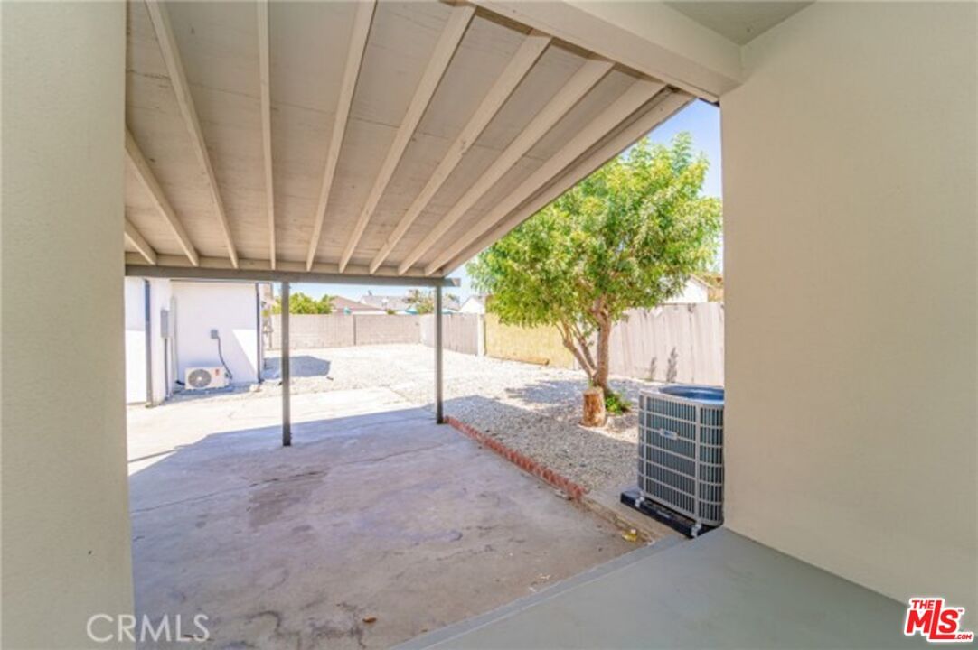 Tujunga photo 22