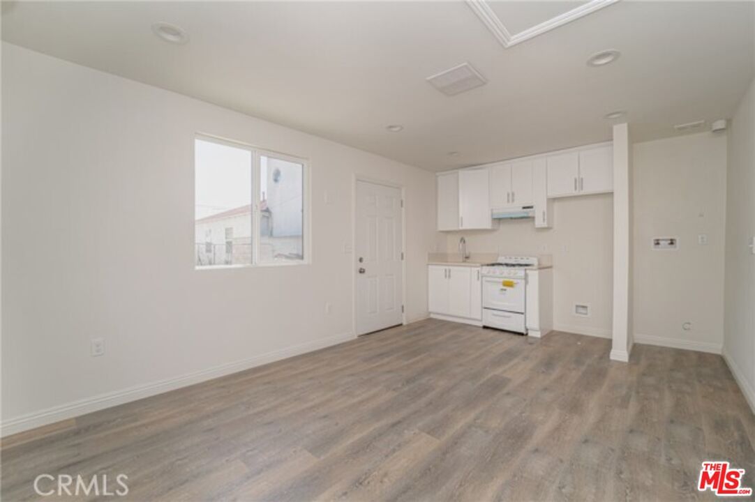 Tujunga photo 29