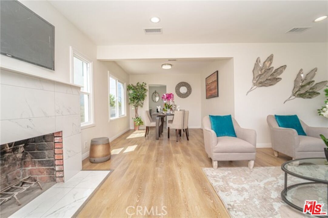 Tujunga photo 6