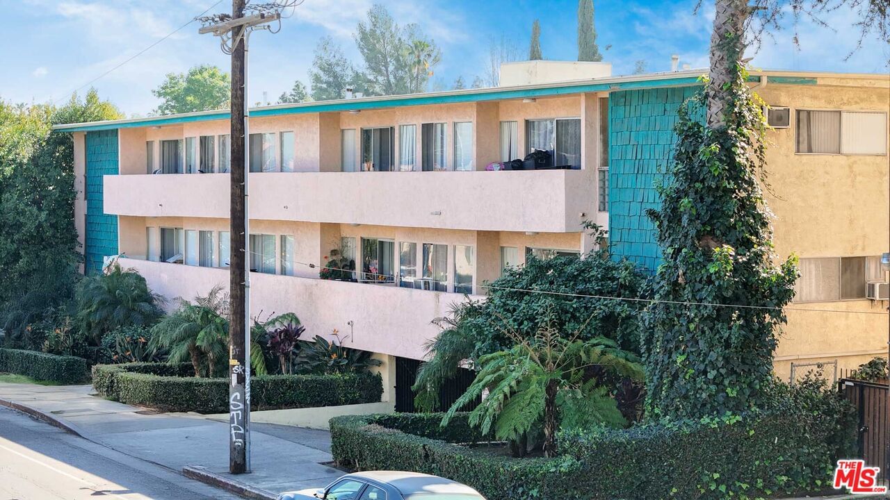 Vanowen photo 12