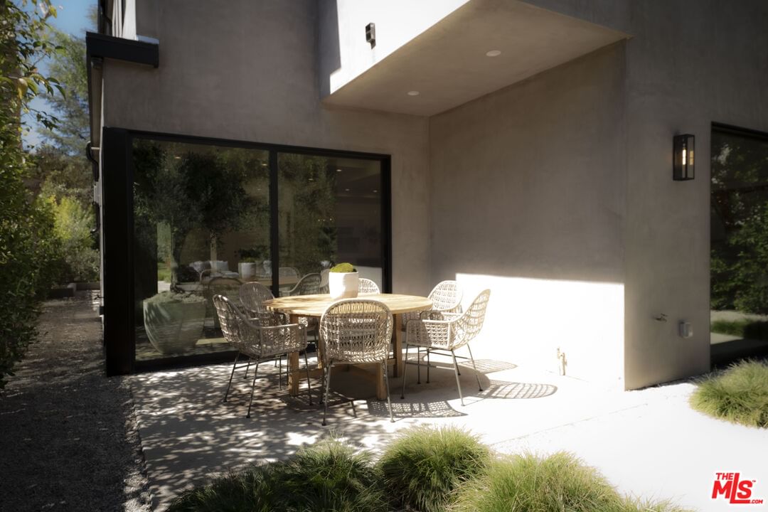Vantage photo 17