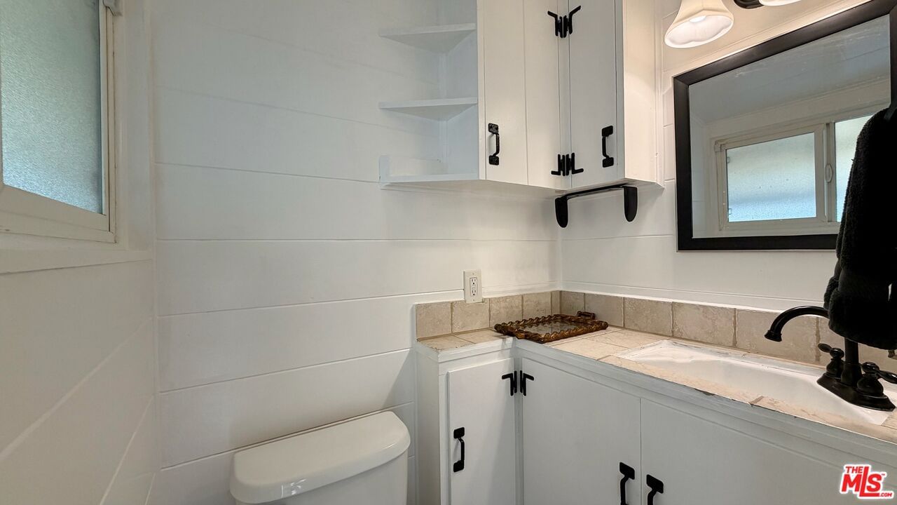 Alcove photo 20