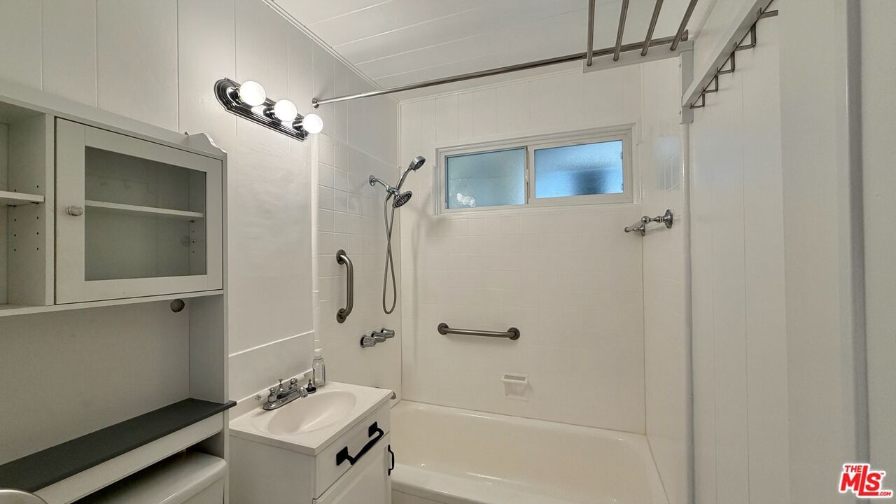 Alcove photo 7