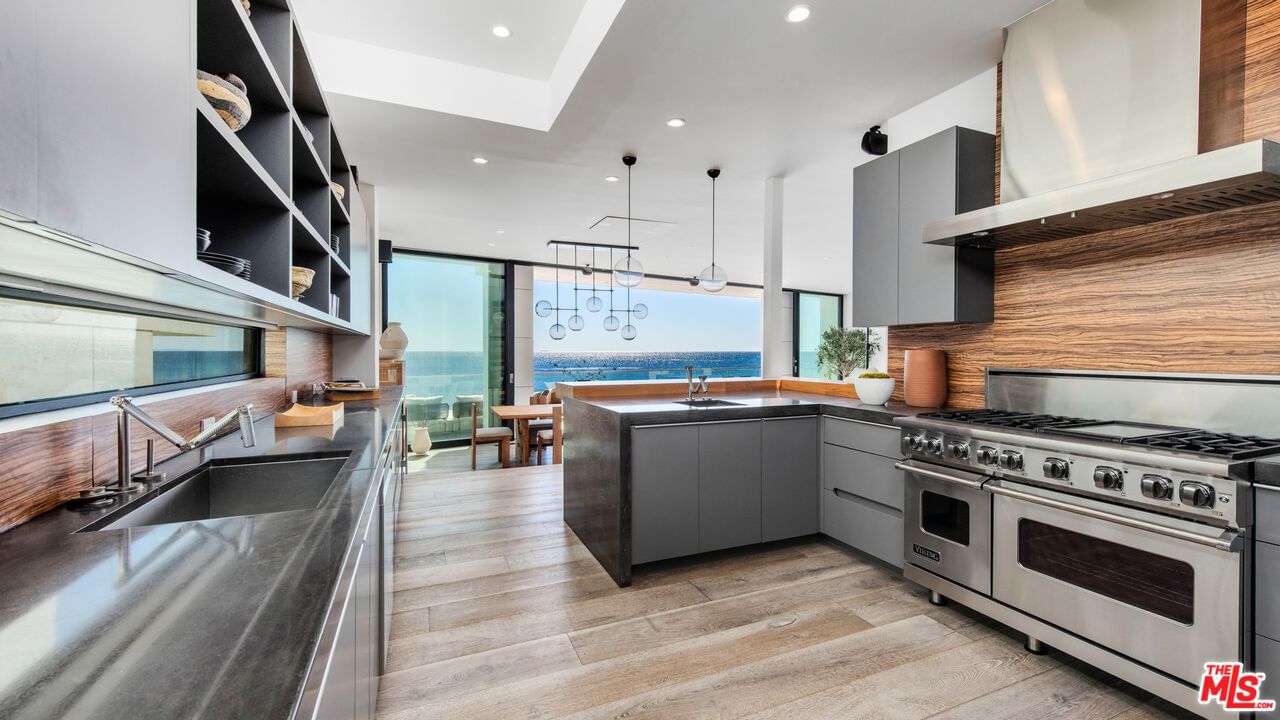 Malibu Cove Colony photo 19