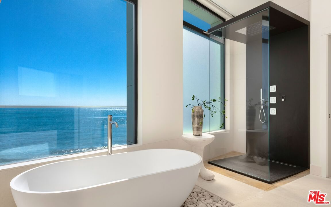 Malibu Cove Colony photo 26