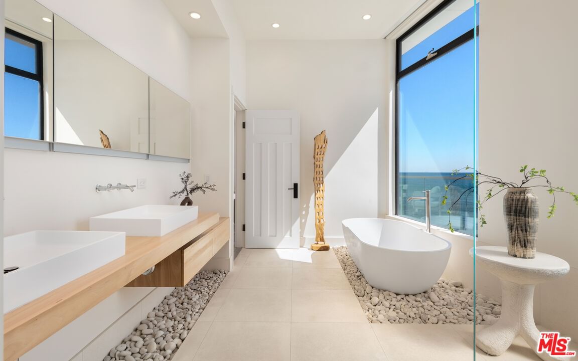 Malibu Cove Colony photo 27