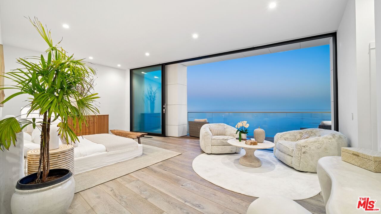 Malibu Cove Colony photo 40