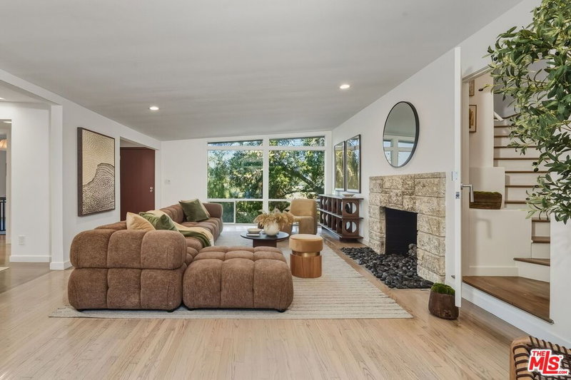 3711 Fredonia Dr