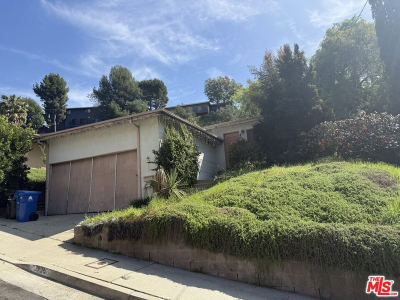 2630 Saxon Dr