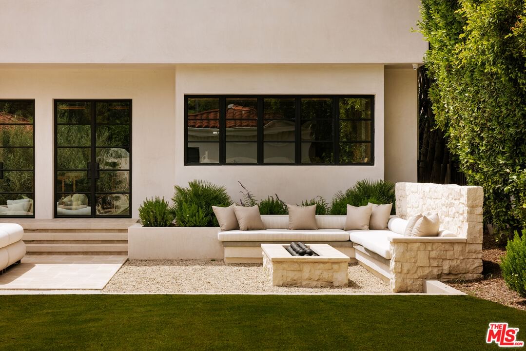 Beverly photo 21