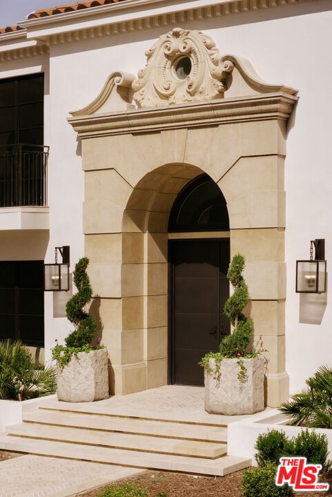 Beverly photo 4