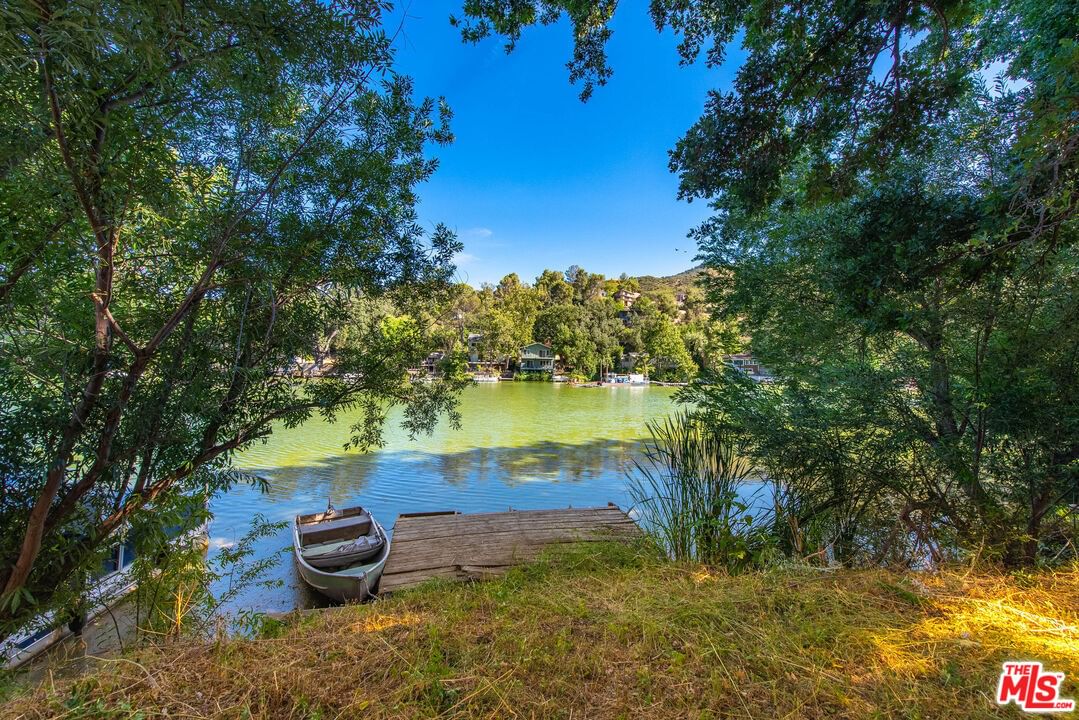 Lake Vista photo 1