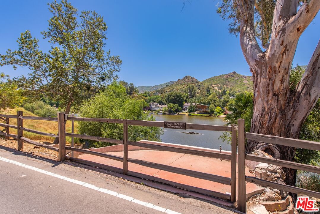 Lake Vista photo 18