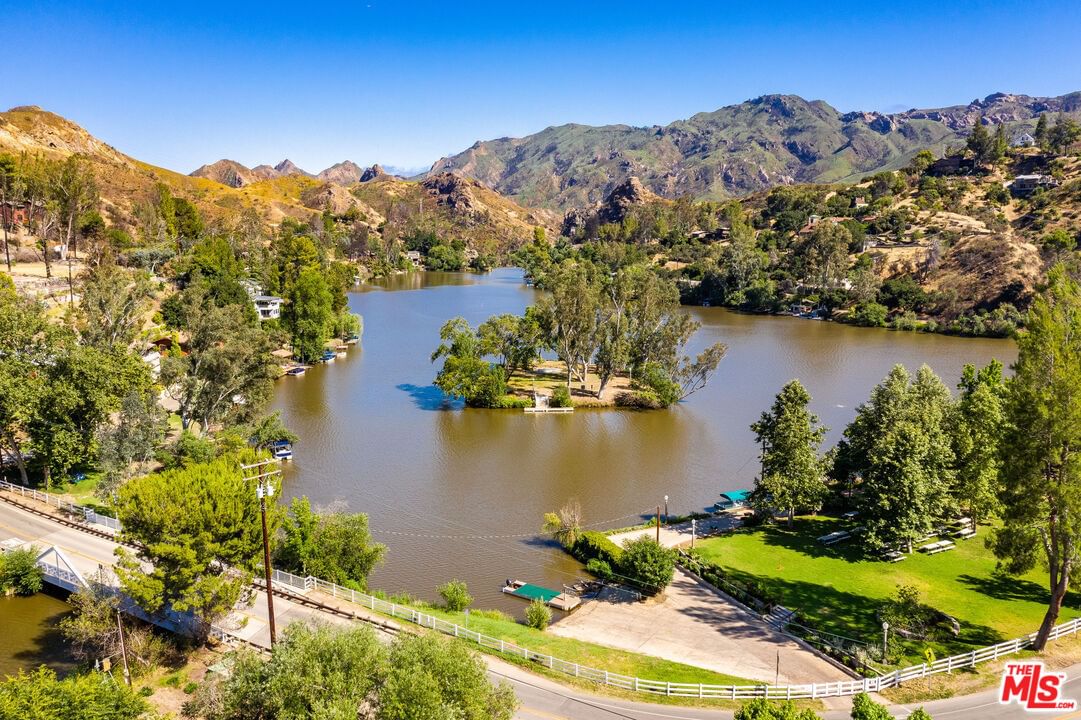 Lake Vista photo 26