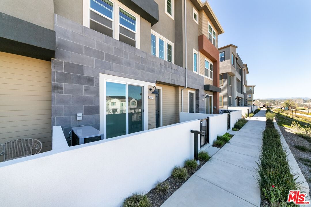 Valley Oak photo 33