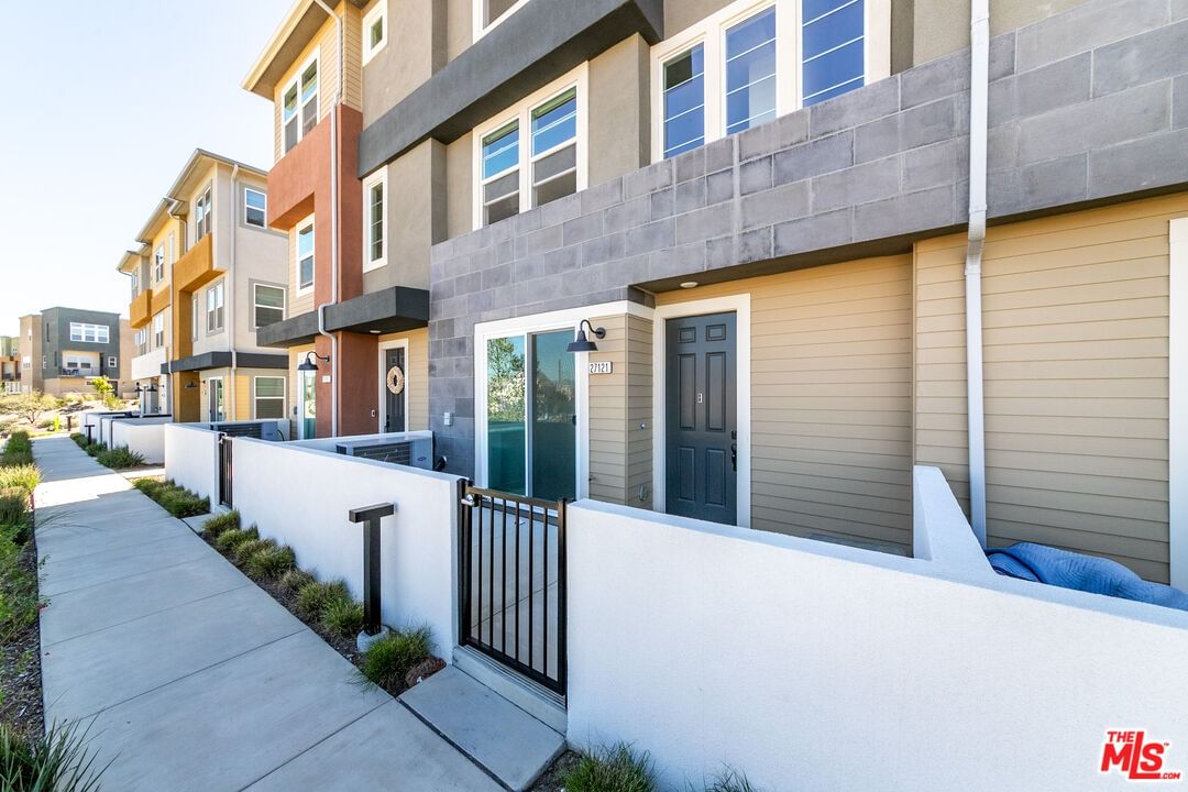 Valley Oak photo 34