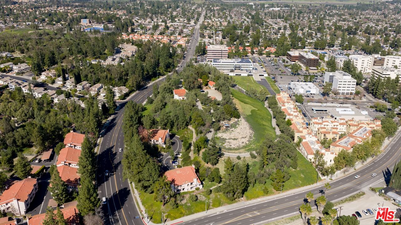 Woodlake photo 35