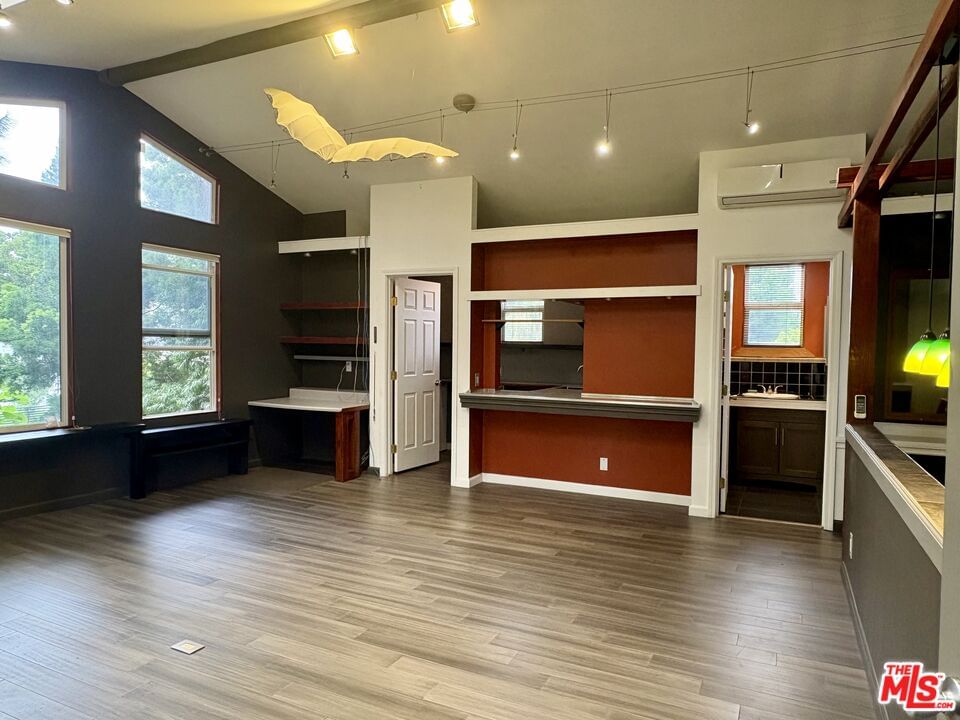 Delano photo 2