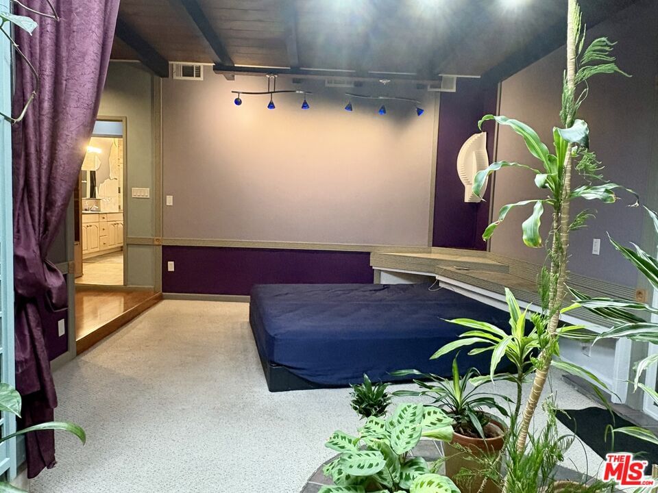 Delano photo 15