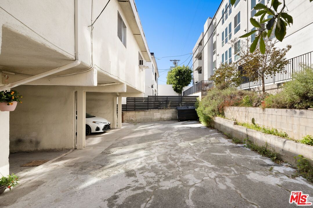 Beverly photo 8