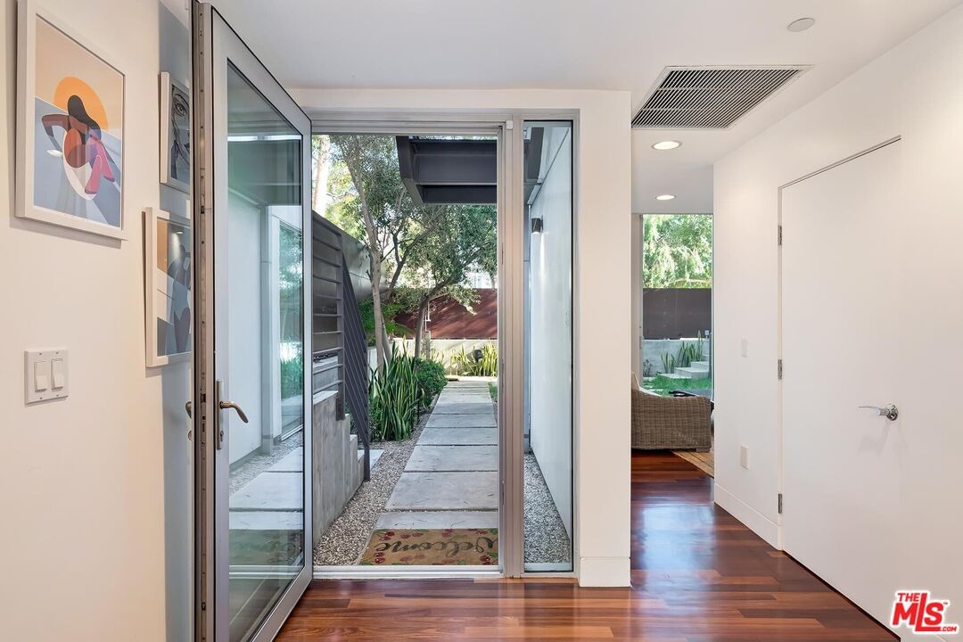 Eastwind photo 7