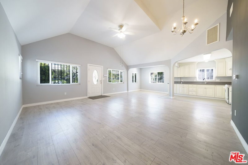 117 Virgil Ave