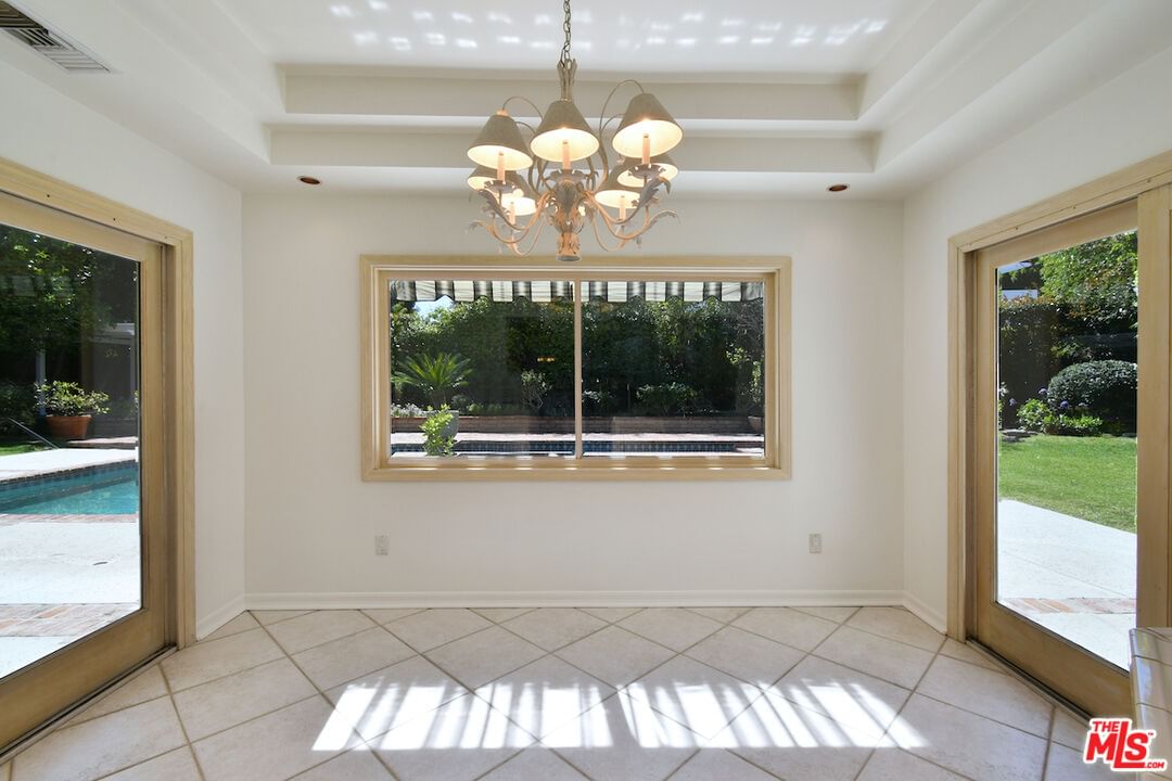 Corinthian photo 8