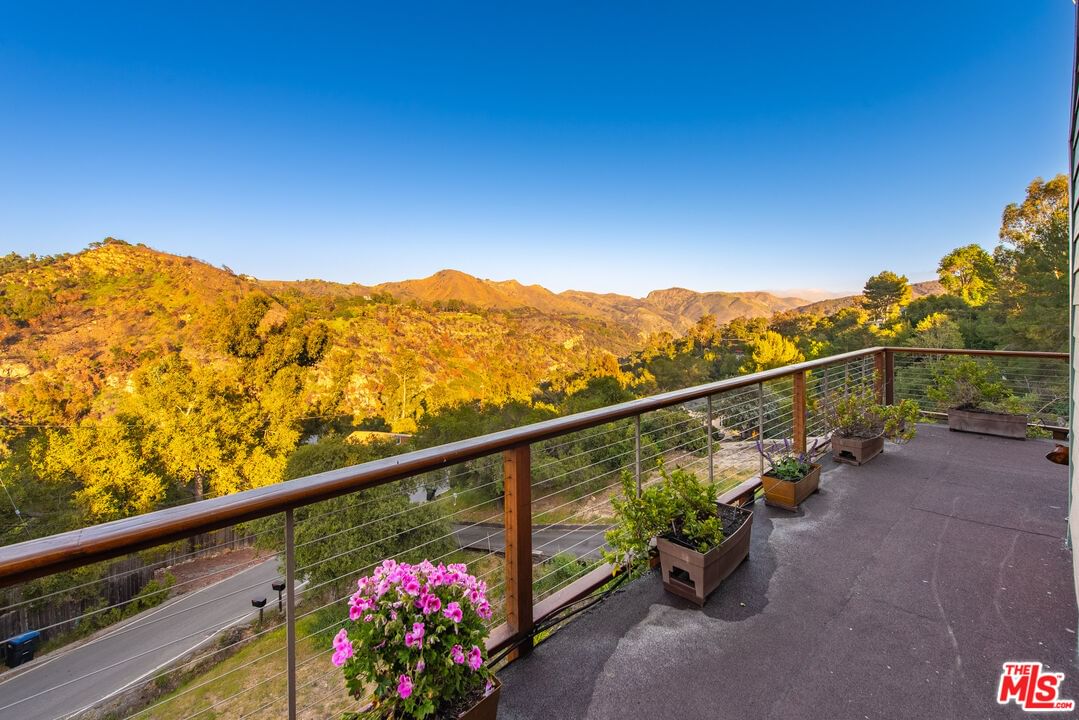 Valley View photo 22