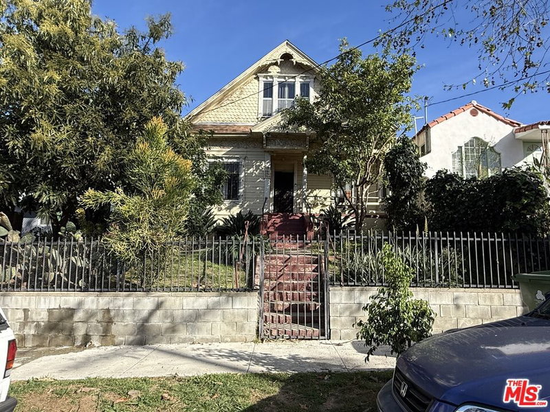 324 Burlington Ave
