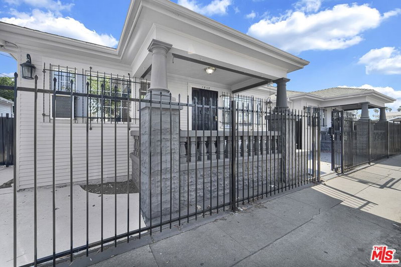 1858 Vernon Ave
