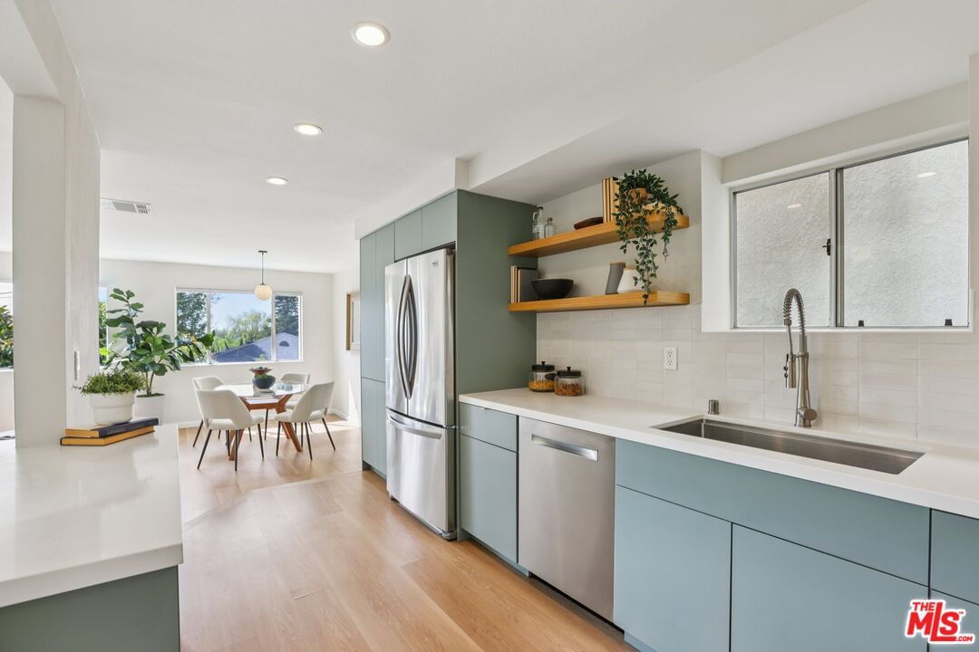 Delphi photo 7