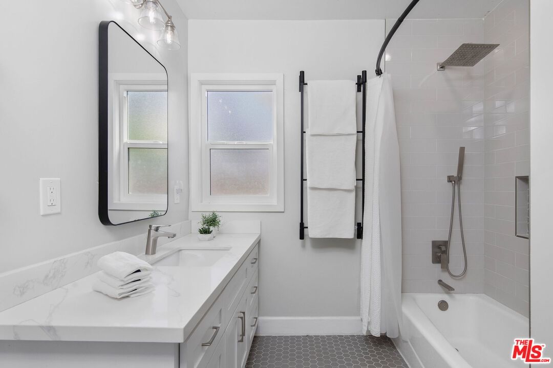Cloverdale photo 20