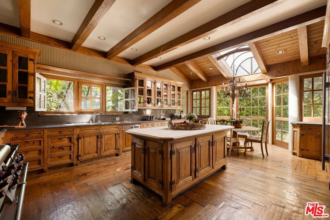 Beverly Glen photo 16