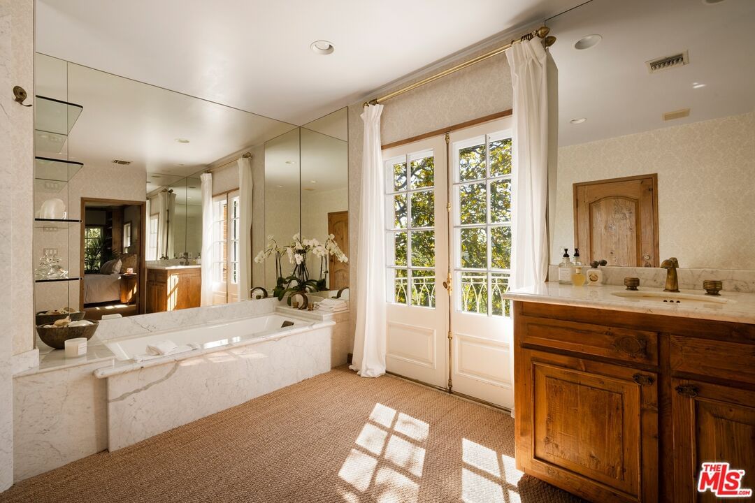 Beverly Glen photo 25