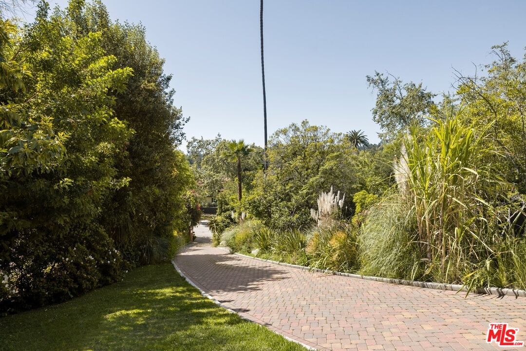 Beverly Glen photo 40